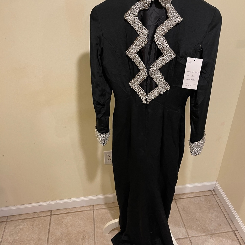 Black & White Affair - Picture 2 of 4